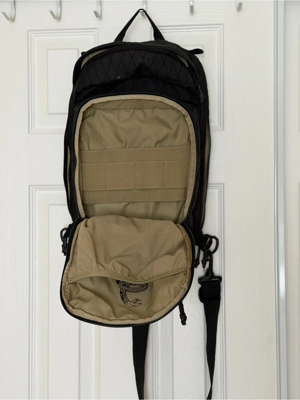 VIKTOS Upscale XL Slingbag Color Black - Picture 8 of 17